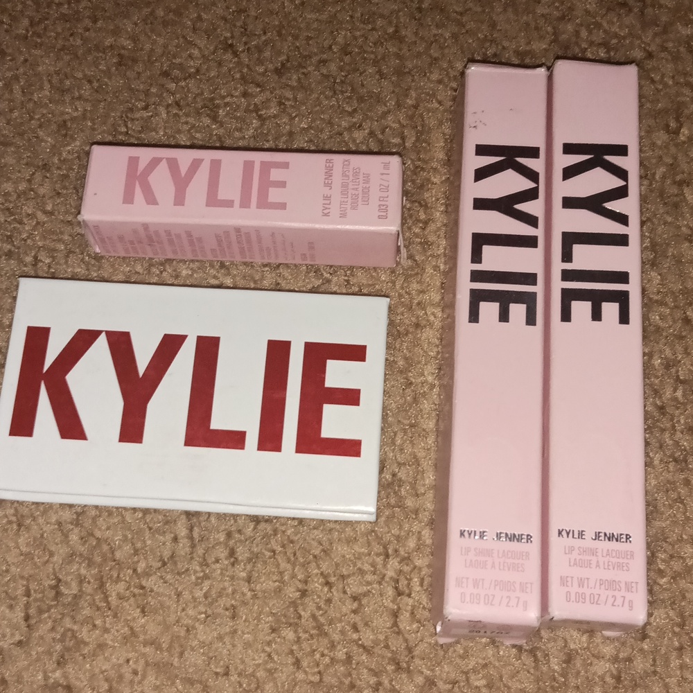 Kylie cosmetics bundle